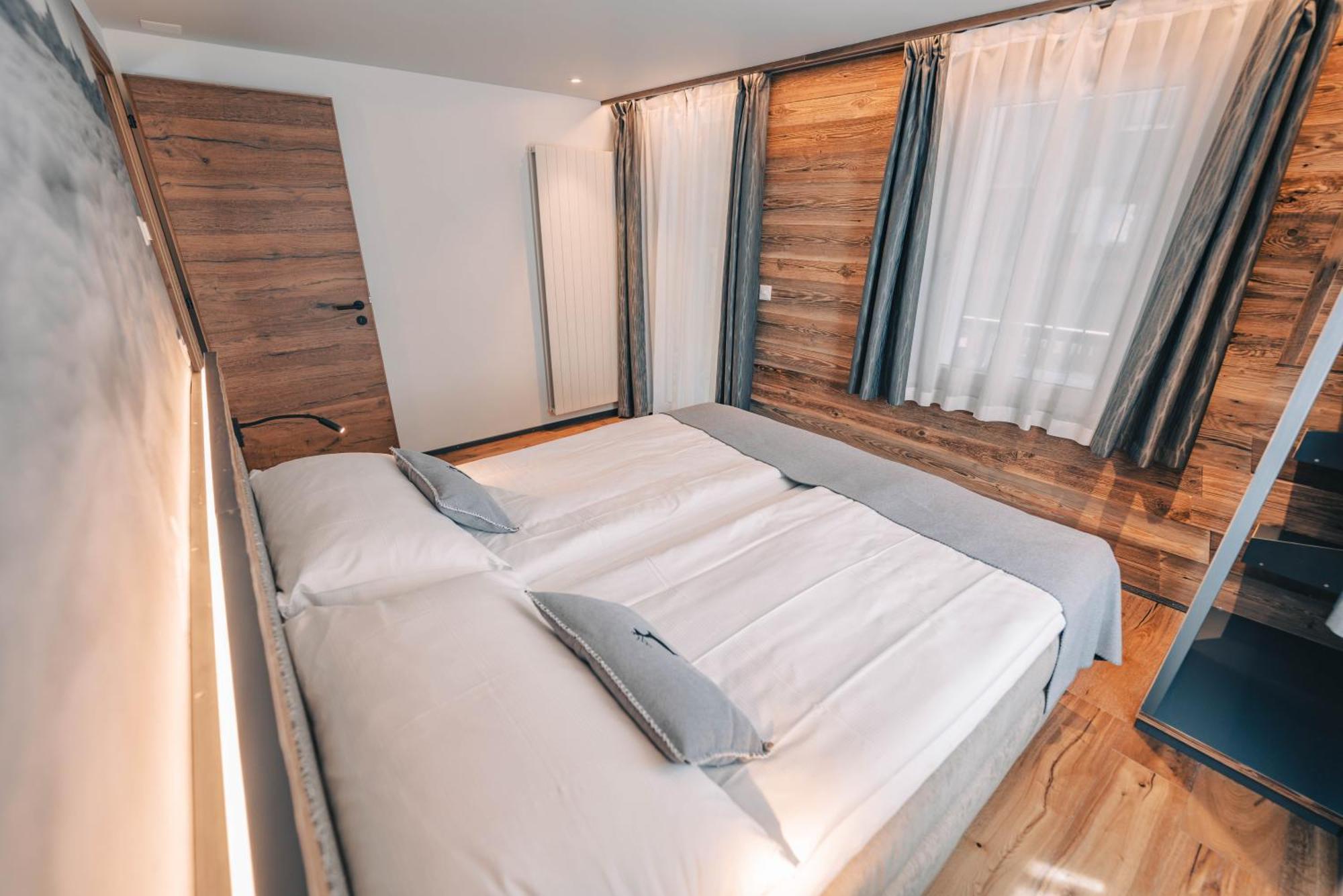 Alpine Lodge Zermatt Bagian luar foto